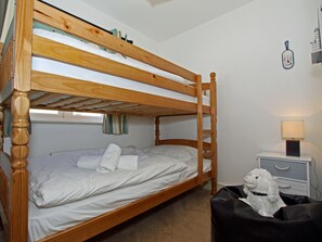 Bunk bedroom | 6 Jubilee Close, Padstow
