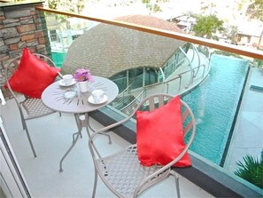 Pool view apartment in Patong!