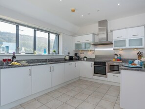Beautifully appointed kitchen | Sand Dunes - Nassau Court, Westward Ho!