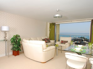 Open plan living space | Masts A4 - Tree Tops - Mast Apartments in Torquay, Torquay