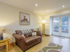Light and airy living room | Little Arches, Lochwinnoch, near Glasgow