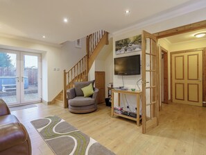 Light and airy living room | Little Arches, Lochwinnoch, near Glasgow