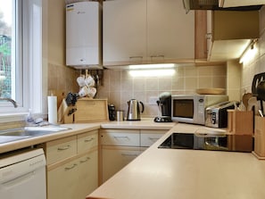 Well-equipped kitchen | Seal View, Burnmouth, near Eyemouth