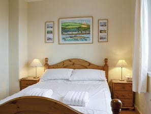 Relaxing double bedroom | Seal View, Burnmouth, near Eyemouth