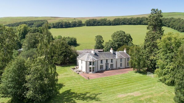Mossfennan House - external area