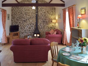 Living room with dining area | Gwili Cottage - Upton Hall Cottages, Nantgaredig, near Llandeilo