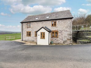 Lovely, detached barn conversion | Ysgubor, Pwllglas, near Ruthin