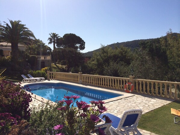 The pool gets sun all day from 10am until 7pm in summer
