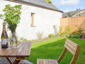 Enclosed garden with outdoor furniture | Nuthatch Barn - Little Derril, Derril, near Bude