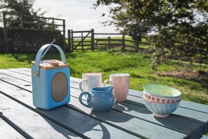 Cow Parsley - enjoy a hot cuppa outside with the portable radio