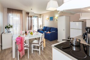 Escape to our bright and cozy Studio by the beach!