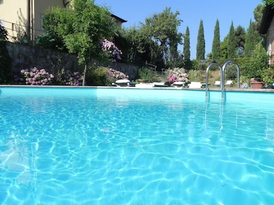 Lage in einer historischen Villa des '600, auf den Pool auf dem Hügel von Monte Carlo Lucca