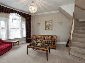 Thoughtfully furnished living room | The Counting House, Wirksworth, near Matlock