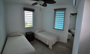Casita Second Bedroom w/ two single beds