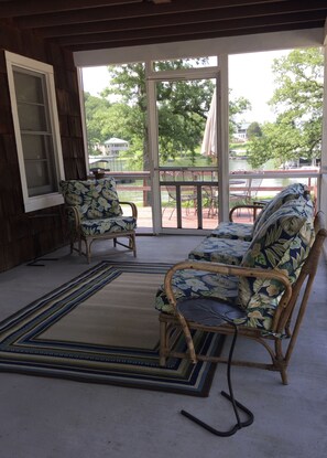 Screened in Porch 
(view to the lake)