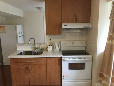 GORGEOUS 1 BDR PRIME KITCHEN No sharing spaces/ WIFI+ Parking