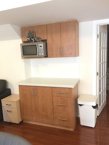 GORGEOUS 1 BDR PRIME KITCHEN No sharing spaces/ WIFI+ Parking