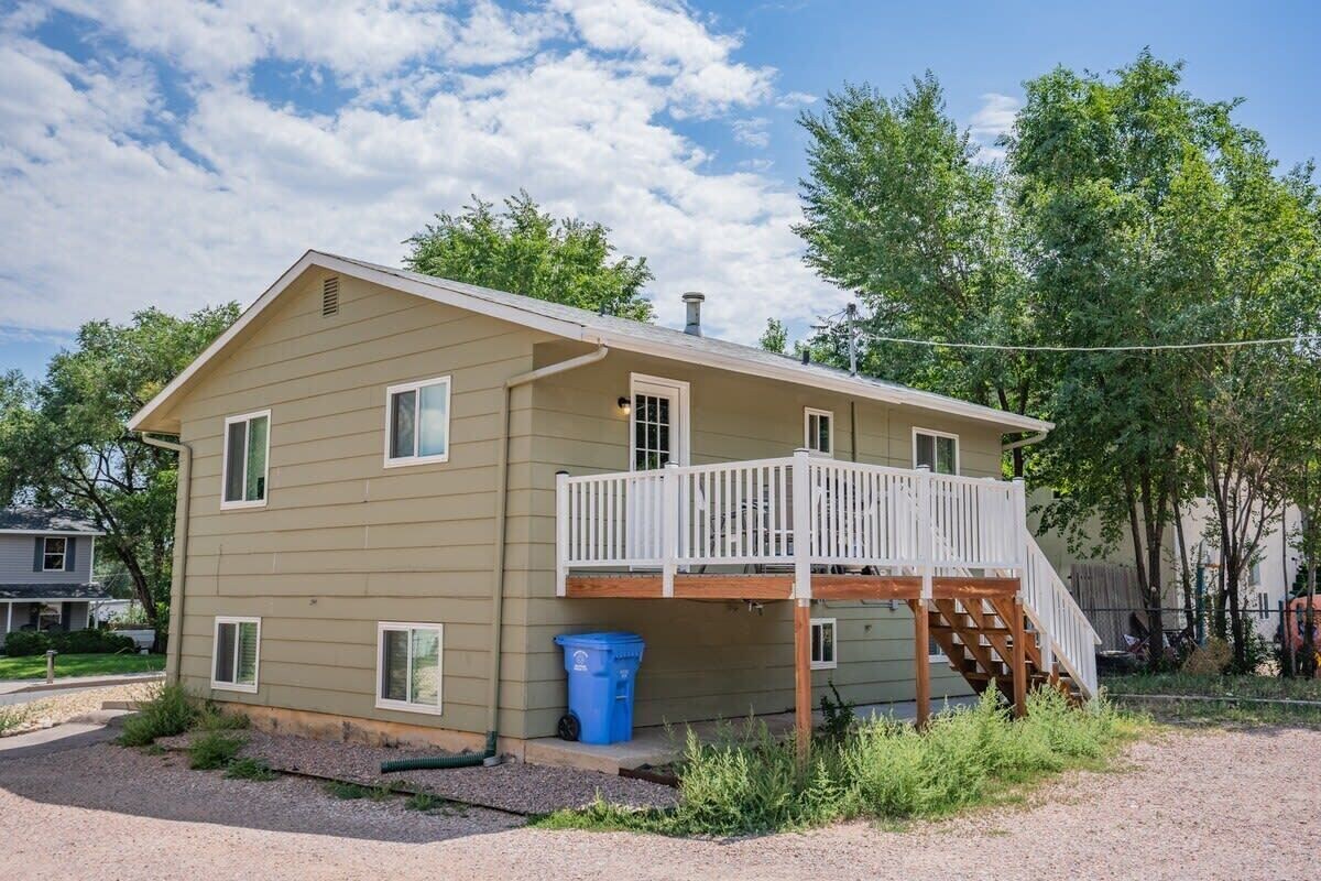 2BR | Parks | Private Deck With Mountain Views!