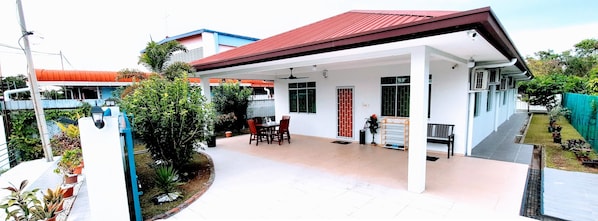 A single storey bangalow house with 5 rooms and 3 bathroom, can accommodate 12 