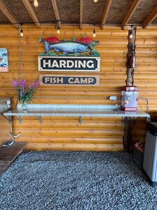 The Bears Den/ Harding's Kenai River Lodge 