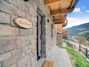 Entrance / Reception