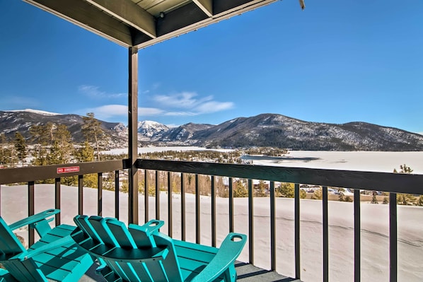 Grand Lake Vacation Rental | 2BR | 1.5BA | 853 Sq Ft | Stairs Required