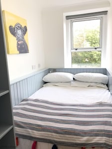 A fabulous first floor apartment - sleeps 6/8