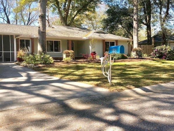 Historical oaks providing shade on the entire home, with manicured landscaping and plants!