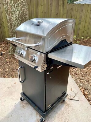 Charbroil propane BBQ grill with propane provided!