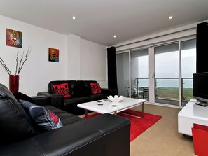 Living room | 28 Bredon Court - Bredon Court, Newquay