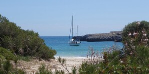 Cala Varques ist nur ein Spaziergang von Finca Can Buho entfernt (30 Min.).