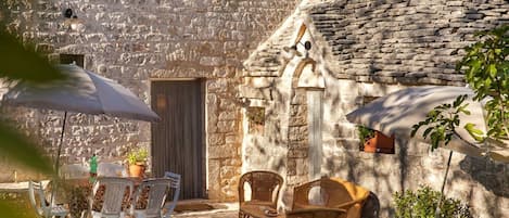 Entrances: to the main trullo on the left -  to the small trullo on the right.