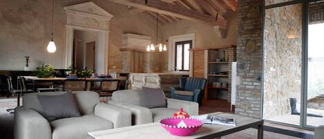 TUSCANY FOREVER RESIDENCE VILLA V VOLTERRA FIRST FLOOR APARTMENT 