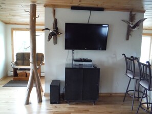 Flat screen TV with streaming of Netflix 