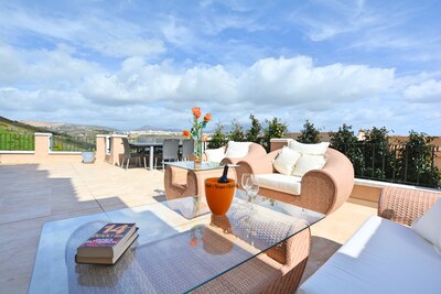 Sehr privates 4-Bett-Reihenhaus mit sonnigem Garten und Terrassen und atemberaubender Aussicht