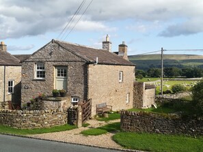 Fabulous location with beautiful views over Wensleydale. 