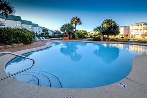 1 of 6 pools on site - Summer Palace is located in The Gulf Shores Plantation Resort so you have access to all of its amenities while staying there, such as 6 Outdoor Pools, Hot Tub, Tennis Courts, Indoor Pool, Sauna, Fitness Room, & BBQ! Just to name a few....