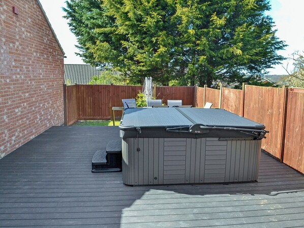 Relaxing hot tub | The Farmhouse, Cromer