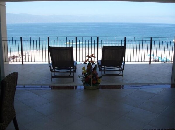 MOUNTAINS RISE OUT OF BAY OF BANDERAS AND OCEAN ON THE HORIZON