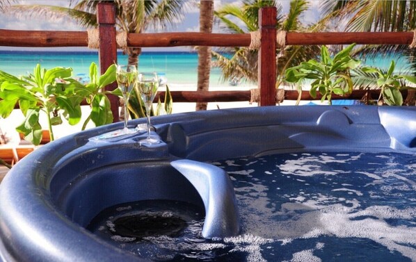 Outdoor spa tub