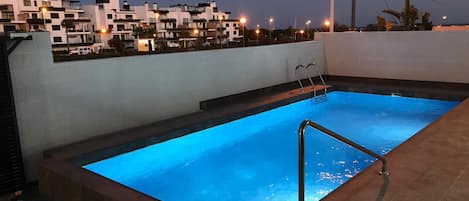 Private Pool (8mx3m)