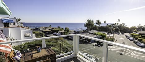 Amazing sweeping views out over Fisherman's Cove and down the Laguna Coast.