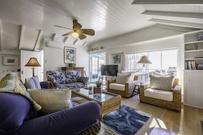 Fantastic Living/Dining Rm w/ French doors to dramatic view deck.