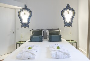 Beautiful original tile-work with lamps