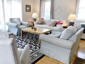 Living room soooo comfy!