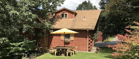 Private cabin on 15 acres.
Beautiful and clean inside and out.  Fire pit an deck