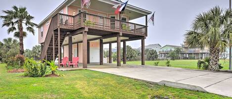 Galveston Vacation Rental | 3BR | 2BA | Stairs Required | 1,106 Sq Ft