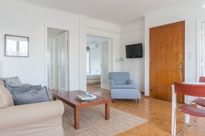 Living room and view to the master bedroom 