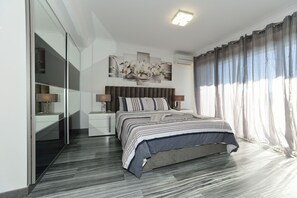 Master Bedroom with Kingsize Double Bed