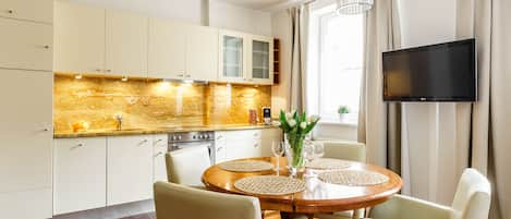 Kitchen & Dinning